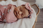 Load image into Gallery viewer, Snuggle Hunny Kids - Daisy Snuggle Swaddle &amp; Topknot Set
