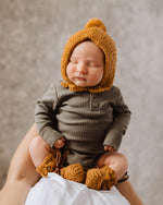 Load image into Gallery viewer, Snuggle Hunny Kids - Bronze Merino Wool Bonnet &amp; Booties
